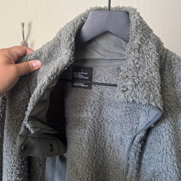 Vuori Olive Teddy Jacket - Picture 7 of 10